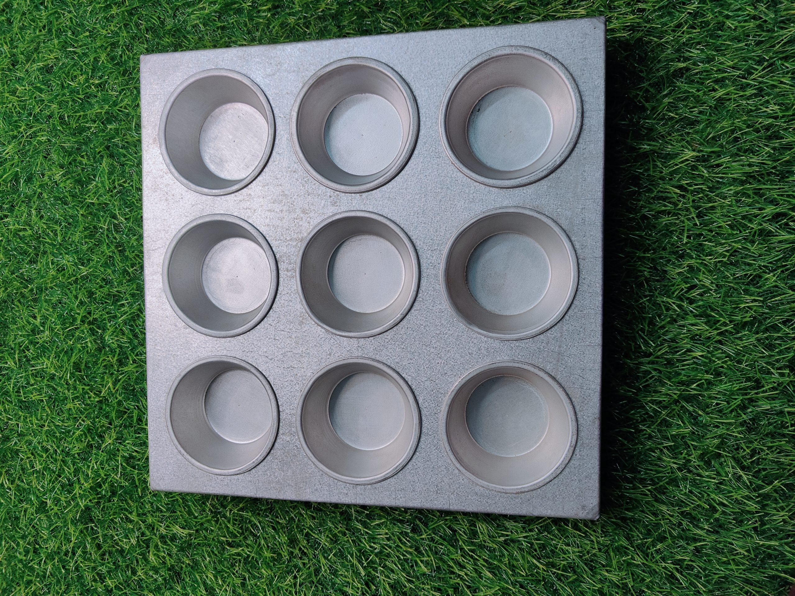 Aluminium -(9- cavity) cupcake Mould